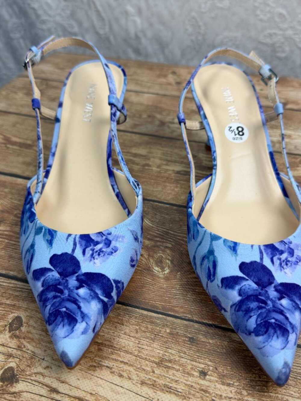 Nine West Women’s 8.5 Blue Floral Satin Slingback Pointed Toe Kitten Heels - Picture 2 of 7